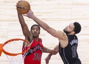 猛龙险胜波尔津吉斯，连续三场30+关键表现点燃全场！