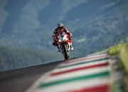 纳达尔迎来七赛季出色发挥，皇家马德里观众热烈欢呼！赛场气氛高涨